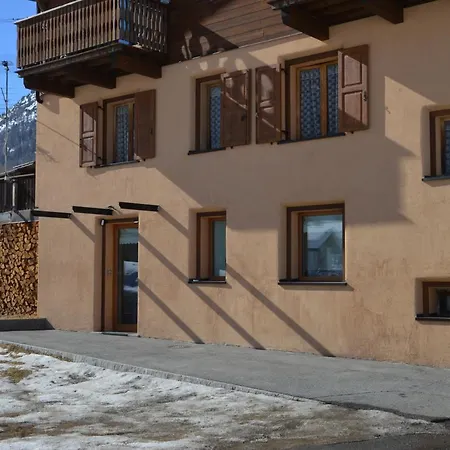 Aura Apartment *